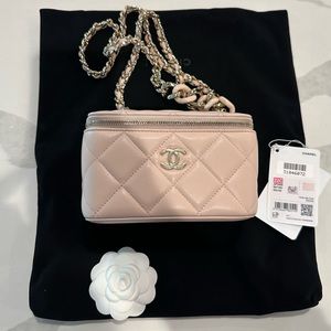 Chanel vanity with chain